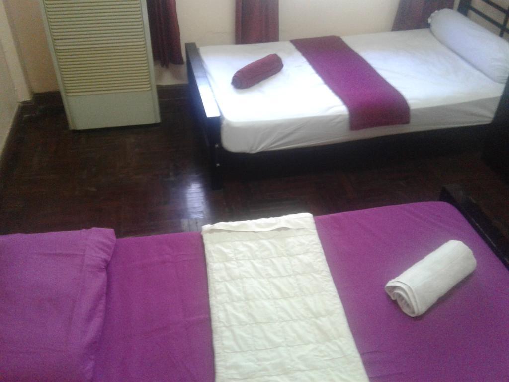 Yaya Guesthouse Bangkok Exterior photo